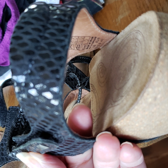 TAOS ZIGGIE HOOK &LOOP LEATHER SANDALS SZ 10-10.5 black - Picture 12 of 12